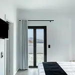 Black And White - Mykonos Φτελιά