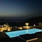 Black And White - Mykonos * Φτελιά