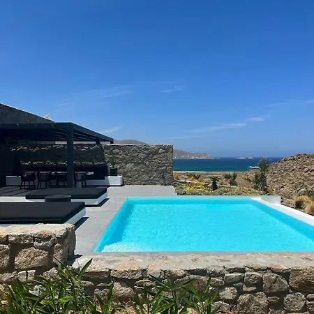 Black And White - Mykonos 法蒂亚