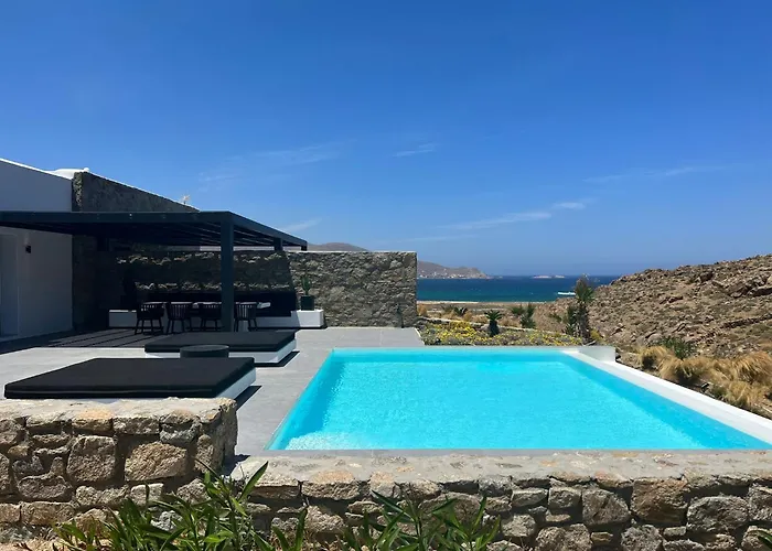 Black And White - Mykonos Φτελιά