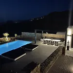 Black And White - Mykonos Ftelia (Mykonos)