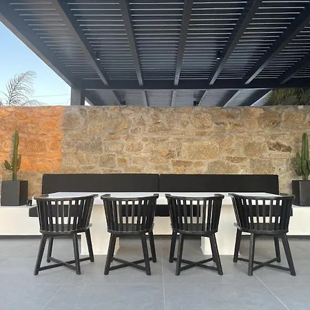 Black And White - Mykonos فيلة فتيليا