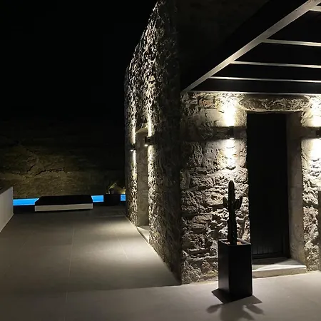 Black And White Ftelia - Mykonos Villa