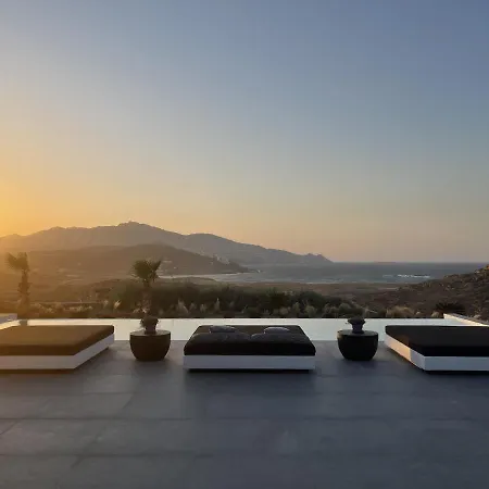 Black And White - Mykonos * فتيليا