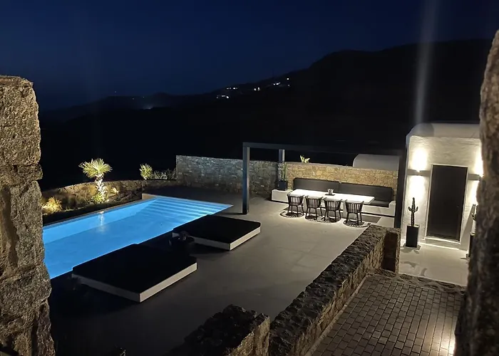 Black And White - Mykonos 프텔리아