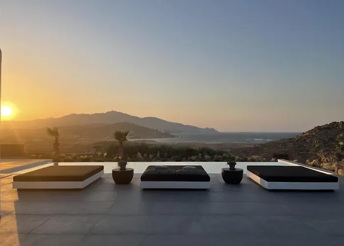 Black And White - Mykonos * 프텔리아